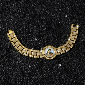 Bracelet à chaîne dorée avec pierres CZ et pendentif de la Madone au style hip-hop religieux