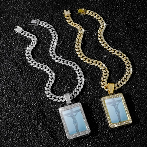 Colliers cubains hip hop avec pendentifs carrés religieux représentant Jésus Christ