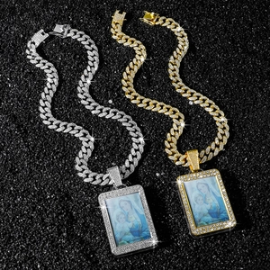 Colliers gourmette iced out avec pendentifs de portraits religieux dorés et argentés
