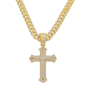 Collier hip-hop pour homme plaqué or avec grand pendentif croix et strass brillants