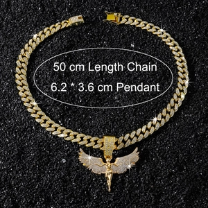 Détail du pendentif ailes d'ange sur chaîne cubaine dorée de 50cm avec ses dimensions
