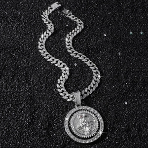 Collier chaîne cubaine argentée avec pendentif faucheuse rotatif serti de zircons