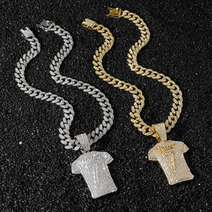 Collier chaîne cubaine hip-hop avec pendentif maillot 17 incrusté en finition or et argent