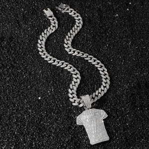 Chaîne cubaine argentée avec pendentif maillot BADDEST 7 serti de diamants hip-hop