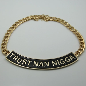 Collier Pendentif Méduse en Relief et Slogan Lettre en Alliage Plaqué Or Chaîne Cubaine Hip Hop pour Femme Bijoux de Fête