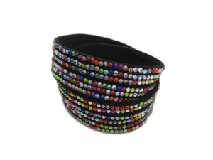 Bracelet bohème en velours multicouche avec cinq rangées de strass colorés étincelants