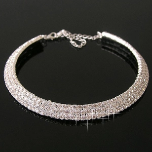 Collier ras de cou vintage argenté à trois rangées de strass avec fermoir mousqueton