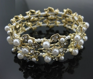 Retro double-row elastic bracelet with white pearls and crystals on golden alloy base