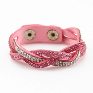 Bracelet multi-rangs tressé rose avec strass brillants et boutons pression en métal