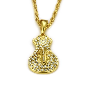 Gros plan du pendentif sac d'argent hip-hop avec cristaux et signe dollar doré