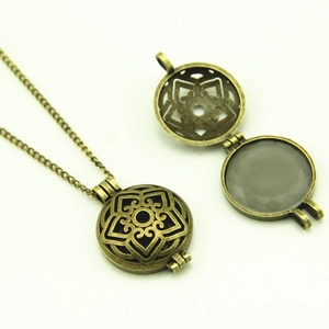 Vintage Hollow Locket Necklace Luminous Glow In The Dark Floral Round Pendant Alloy Necklace For Women Men Retro Jewelry Gift