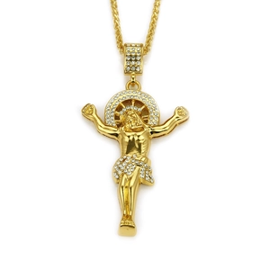 Detailansicht eines Hip-Hop-Jesus-Anhängers mit glänzenden Strasssteinen an goldener Kette