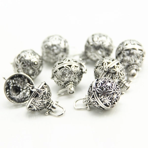 Vintage hollow flower sphere pendant for DIY aromatherapy and essential oil diffuser