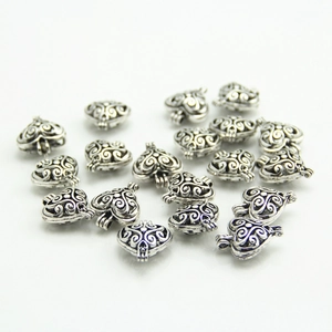 Hollow heart-shaped antique silver pendants with intricate filigree pattern for DIY jewelry