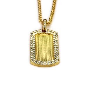 Collana con piastrina militare dorata con cristalli ghiacciati e centro strutturato
