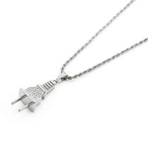 Collier pendentif prise de courant hip hop glacé avec chaîne argentée et strass blancs