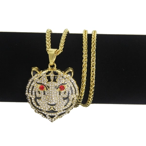 Collana hip hop con ciondolo a testa di tigre dorata e cristalli su catena a spiga
