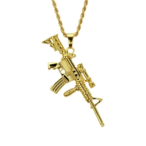 Collier Pendentif Mitrailleuse Hiphop Plaqué Or Pour Hommes Alliage Forme de Fusil Chaîne Torsadée Bijoux Punk
