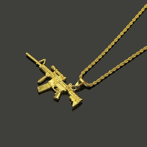 Collier hip hop avec pendentif fusil plaqué or et chaîne torsadée pour hommes
