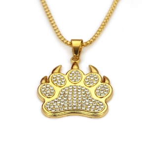 Collier hip hop doré avec pendentif patte d'ours serti de zircons étincelants