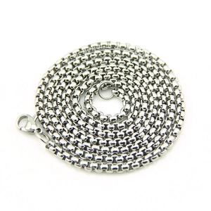 Elegant silver box chain necklace with lobster clasp in minimalist stainless steel