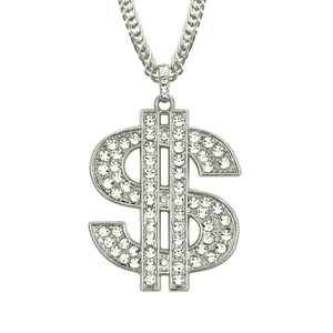 Gros plan du pendentif signe dollar argenté avec incrustation de strass brillants