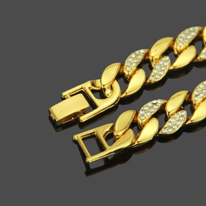 Vergoldetes Panzerarmband für Herren mit Strass-Einlagen und einem sicheren Verschluss
