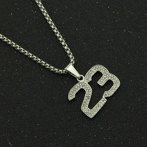Collier hip-hop avec pendentif numéro 23 argenté serti de cristaux sur une chaîne boîte