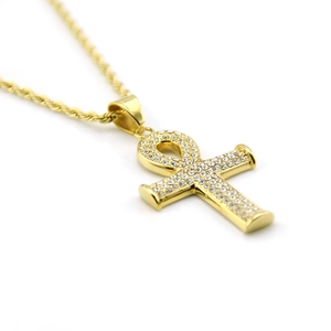 Collier pendentif croix Ankh dorée serti de strass brillants avec une chaîne de corde épaisse