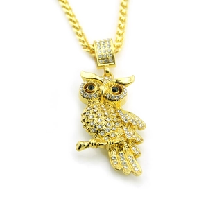 Collier avec pendentif hibou doré serti de cristaux blancs pour style hip hop et urbain