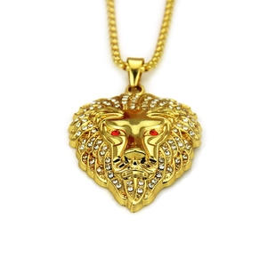Halskette mit Löwenkopf Anhänger und weißen sowie roten Kristallen im Hip-Hop Stil, Gold