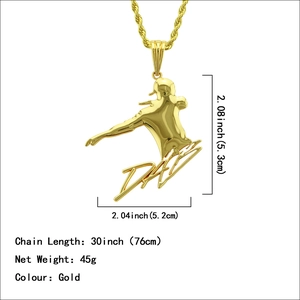 Gouden hiphop ketting met een hanger van een danser silhouet en signatuur ontwerp