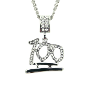 Collana con ciondolo emoji 100 in argento con strass scintillanti in stile hip hop