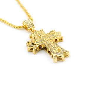 Collier avec pendentif croix dorée hip hop serti de cristaux et chaîne box homme