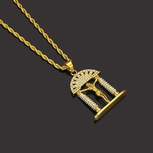 Collier hip hop avec pendentif crucifix Jésus en or et diamants sur chaîne torsadée
