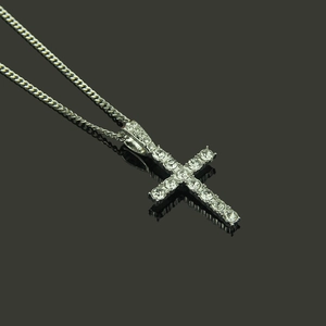 Collier pendentif croix hip hop serti de cristaux avec chaîne gourmette argentée