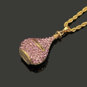 Collier avec pendentif flacon de parfum en strass roses et chaîne corde dorée sur noir