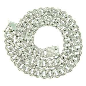 Collier chaîne Cuban Miami argentée avec strass scintillants et fermoir sécurisé