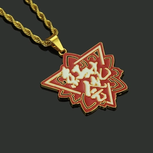 Chaîne corde dorée hiphop avec pendentif étoile en émail rouge et calligraphie artistique