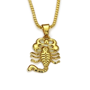 Collier pendentif scorpion plaqué or poli avec chaîne gourmette pour un style hip-hop