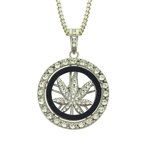 Collier Pendentif Feuille de Marijuana Rotatif Hip Hop pour Hommes en Alliage Argent avec Strass Médaillon Pivotant Bijoux Streetwear