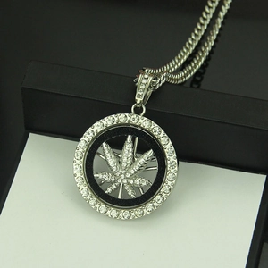 Collier hip hop avec pendentif rotatif en forme de feuille d'érable argentée