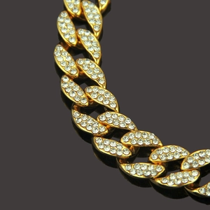 Bracelet gourmette cubaine dorée style hip hop avec pavage de zircons scintillants