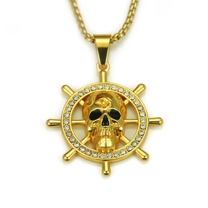 Collier pendentif gouvernail tête de mort hip hop doré serti de zircons blancs