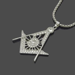 Pendentif Franc-maçon argenté avec symbole G compas et pavé de cristaux sur chaîne