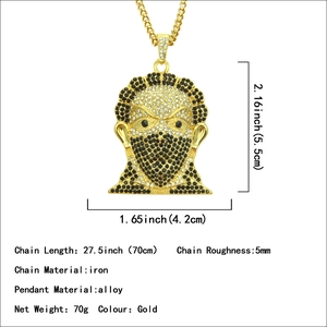 Collier hip hop pour homme avec pendentif visage masqué et pierres dorées