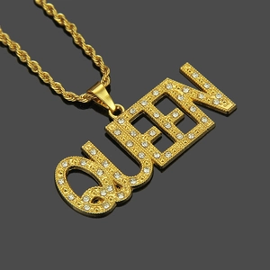 Collier hip hop avec pendentif lettre Queen doré et zircons brillants sur chaîne torsadée