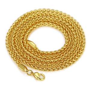 Détail du collier chaîne queue de renard plaqué or 18K avec fermoir mousqueton brillant