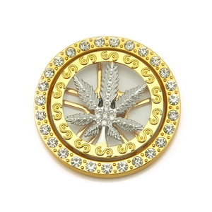 Pendentif rotatif feuille d'érable hip hop avec monture dorée et cristaux brillants