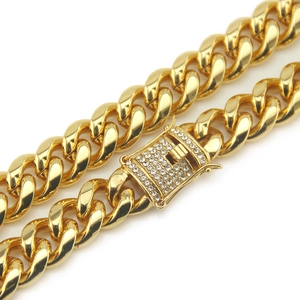 Chaîne cubaine dorée pour homme avec fermoir boîte serti de diamants scintillants